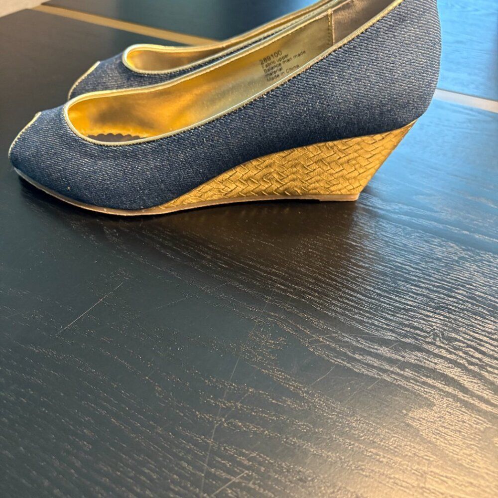 A J Valenci Peep Toe Denim Wedge Pumps Blue Gold Trim Size 9W – EUC - Picture 4 of 10